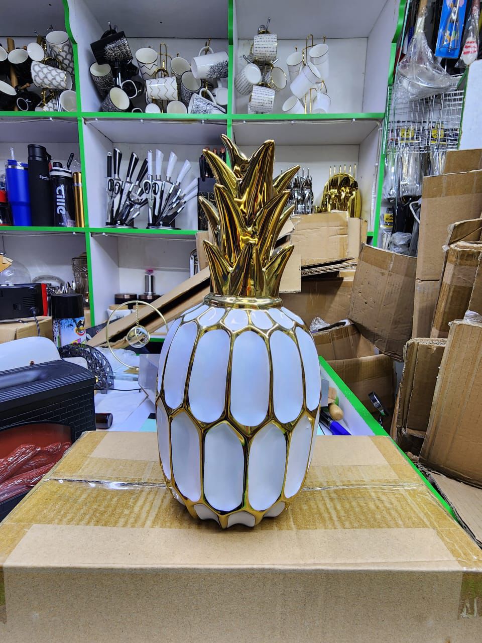 ✅Decorative luxury pineapple sculpture for home/office decoration