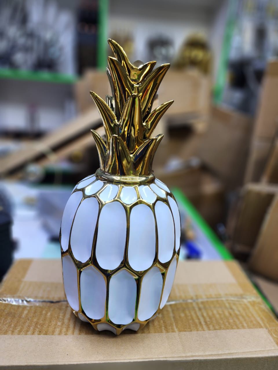 ✅Decorative luxury pineapple sculpture for home/office decoration