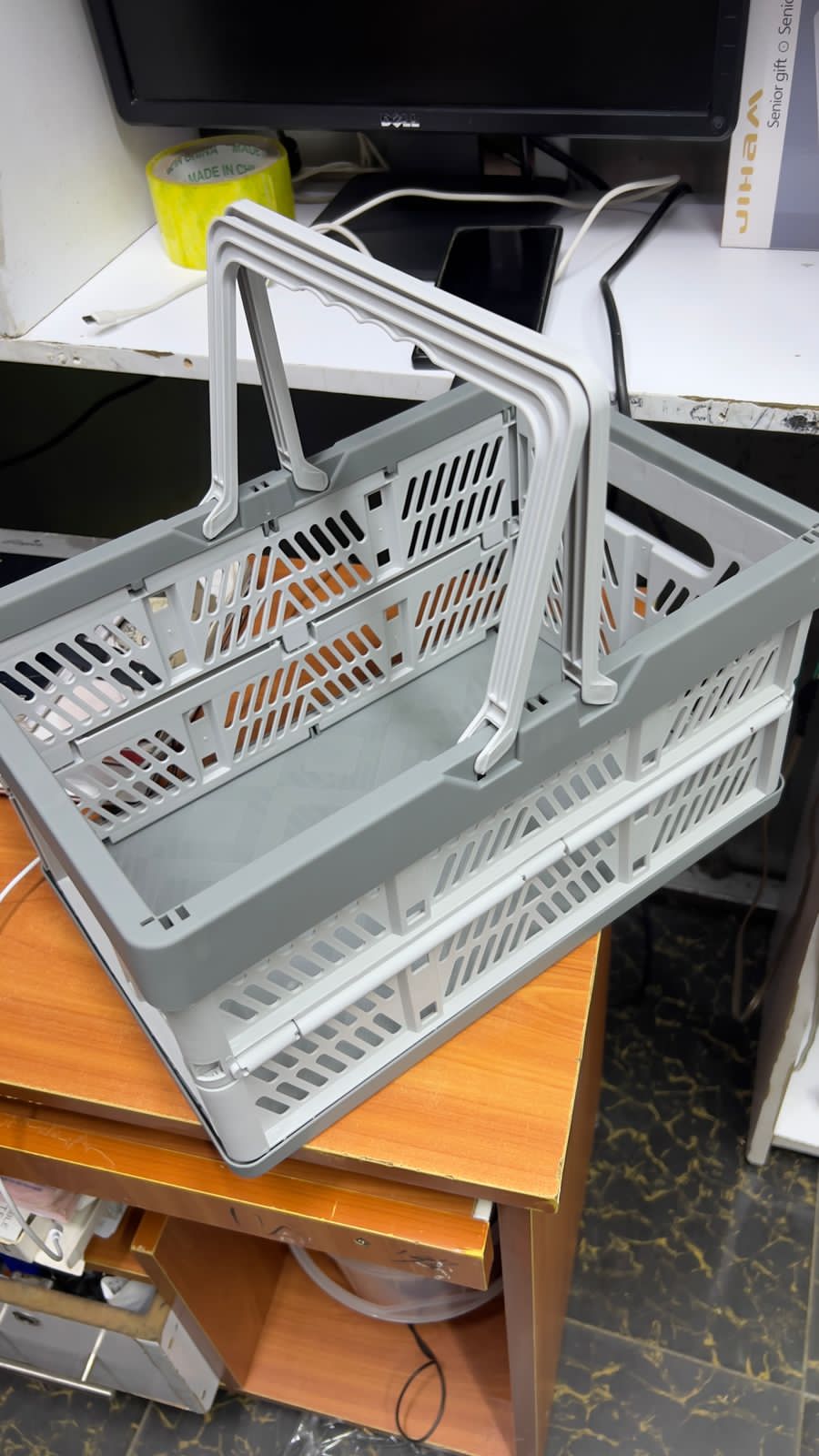 ♨Large foldable/Collapsible multifunctional stackable basket with handles
▪Available in cream white with grey handles
▪Collapsible and Space-Saving
▪Size: 38*25.5*20cm
▪Sturdy and Durable C