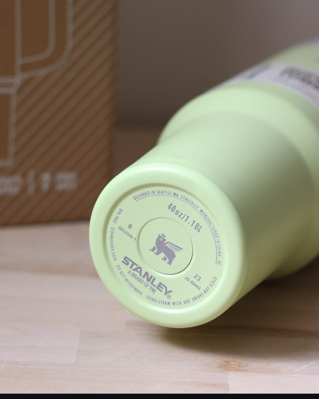 ♨Original Stanley tumbler
▪Branded with Stanley logo
▪Capacity 1.2L
▪Stainless Steel Tumbler with Handle &  Straw Lid,
▪Keeps Drinks hot and Cold up to 12hrs 
▪100% Leakproof Bottle for Water