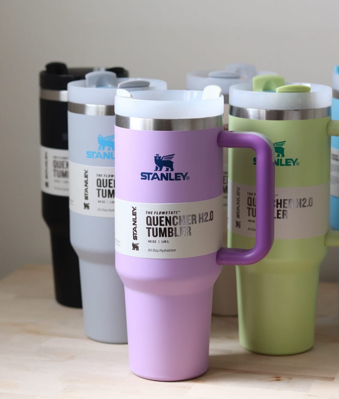 ♨Original Stanley tumbler
▪Branded with Stanley logo
▪Capacity 1.2L
▪Stainless Steel Tumbler with Handle &  Straw Lid,
▪Keeps Drinks hot and Cold up to 12hrs 
▪100% Leakproof Bottle for Water