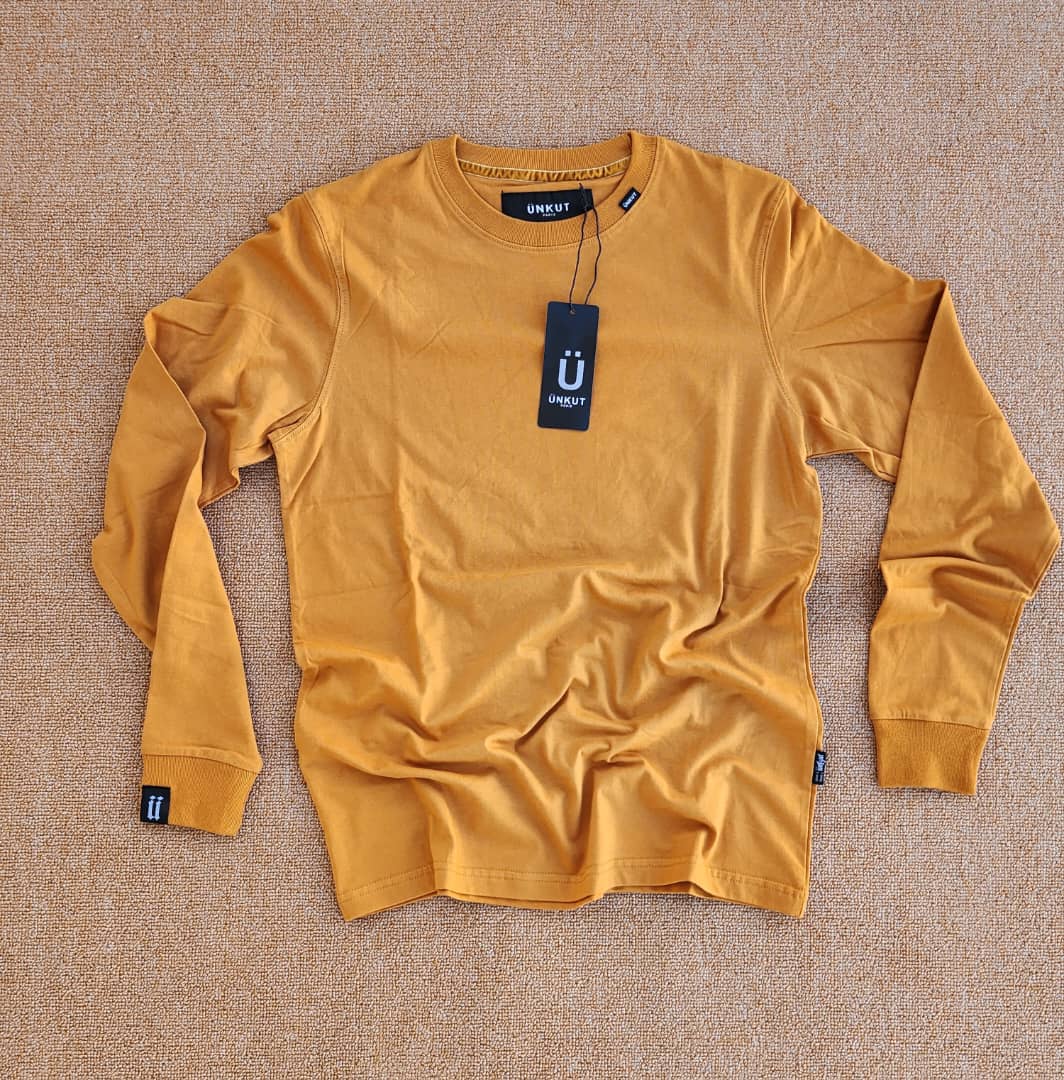 T shirts for ladies and gentlemen with round neck and long sleeve unisex sweat shirts