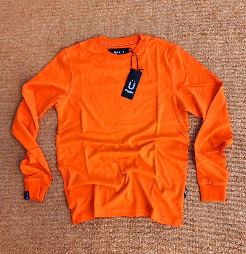 T shirts for ladies and gentlemen with round neck and long sleeve unisex sweat shirts