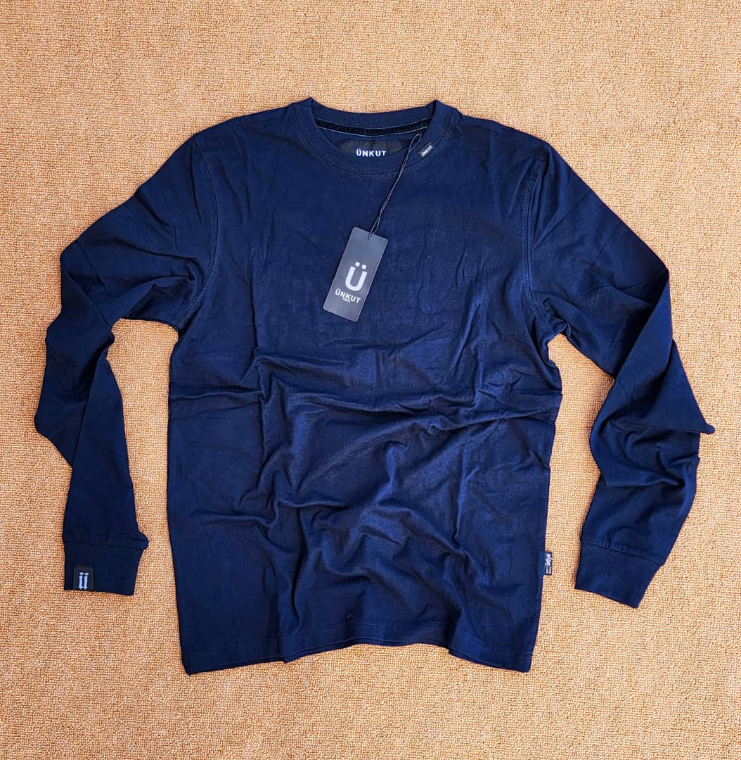 T shirts for ladies and gentlemen with round neck and long sleeve unisex sweat shirts