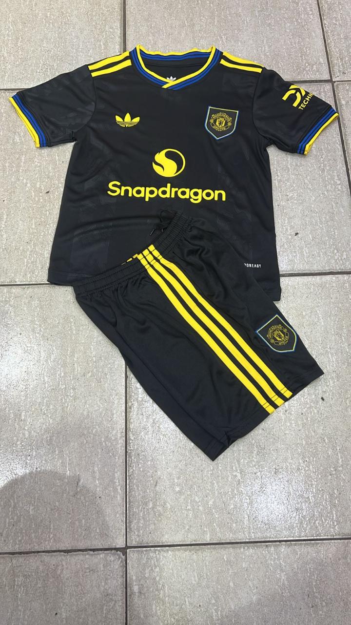 Manchester United Kids Football Jersey – Boys & Girls Soccer Shirt – Youth MUFC Home Kit – Breathable, Lightweight Sportswear for Ages 1–15 – Red Devils Fan Gear"