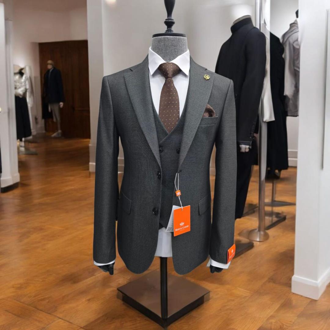 Mens  Suits, Elegant Design with Modern Fit and Comfortable Fabric for Gentlemen ,Formal Suit and Office Suit