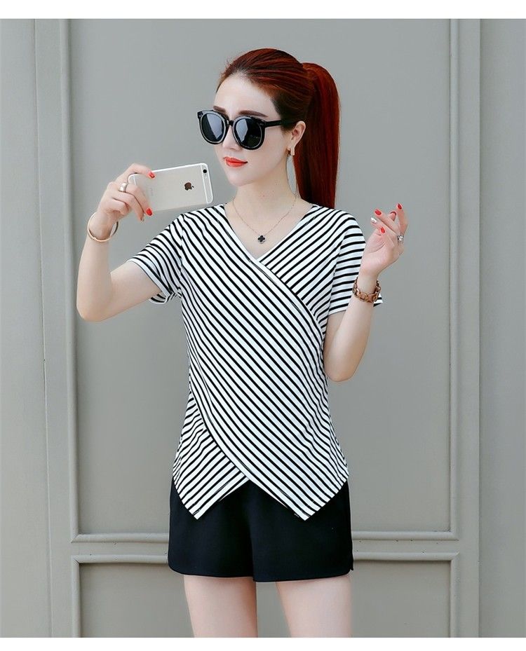 Korean plus size T-shirt new loose slimming V-neck striped short sleeved women's summer fashion trend top