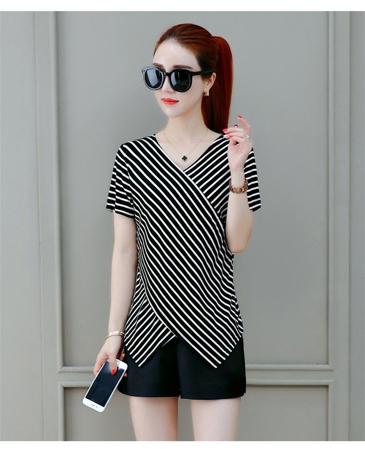 Korean plus size T-shirt new loose slimming V-neck striped short sleeved women's summer fashion trend top
