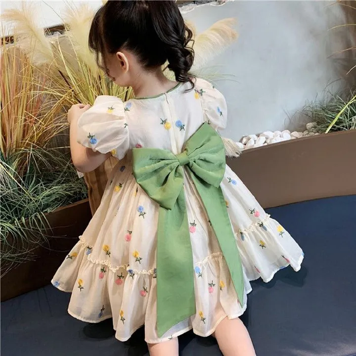 Girls' dress 2024 summer outfit new children's stylish embroidered bow short sleeved girls' floral princess dress
