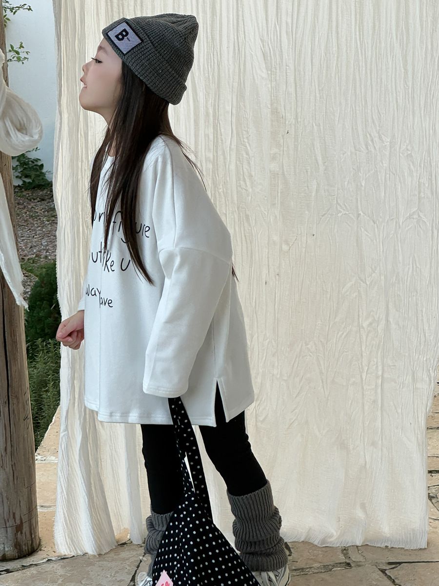 Girls' autumn and winter new Korean version letter print long T children's loose slit medium long base