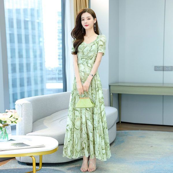 Short sleeved fashionable dress, new style, chubby sister, loose plus size, ladies look slim, summer printed long skirt