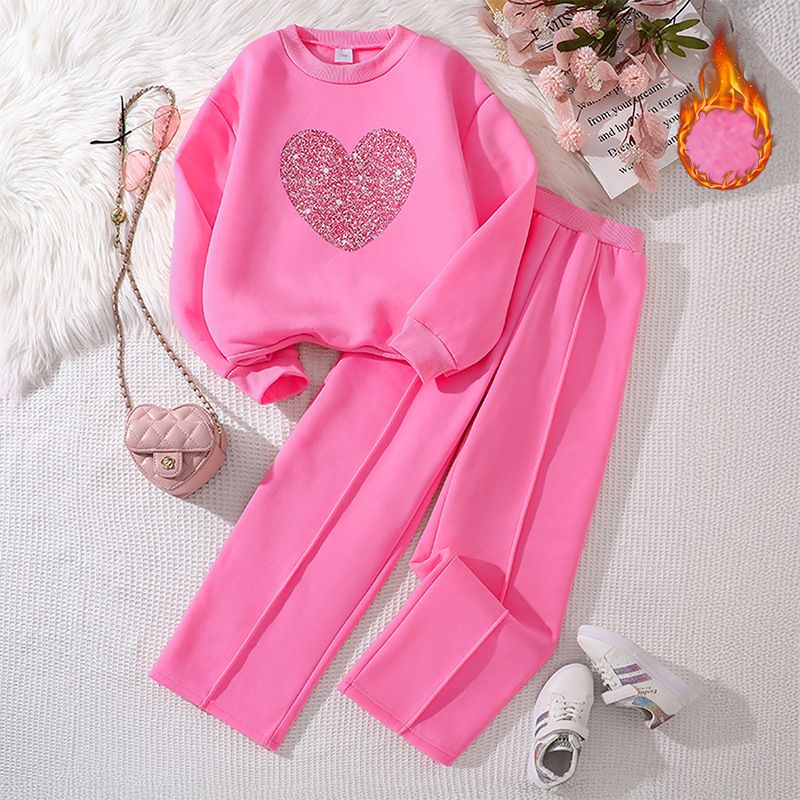 New European and American children's clothing set for girls, suitable for autumn and winter, featuring a heart-shaped long sleeved sweatshirt and long pants. A casual two-piece set for children
