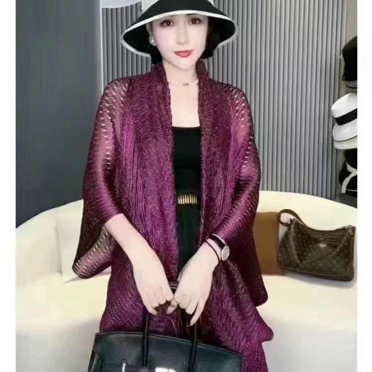 Gold and silver wire hollow tassel shawl for women's outdoor wear, summer thin fashion sunscreen ice silk cardigan