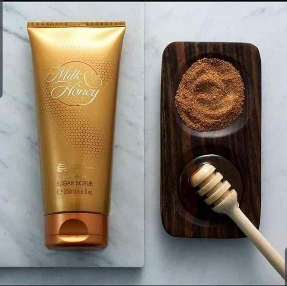 ORIFLAME MILK & HONEY GOLD SMOOTHING SUGAR SCRUB FOR THE WHOLE BODY,REMOVING ALL CLOGGED DIRT ACCUMULATION FROM THE BODY LEAVING IT FRESH,SMOOTH AND FLOWLESS.