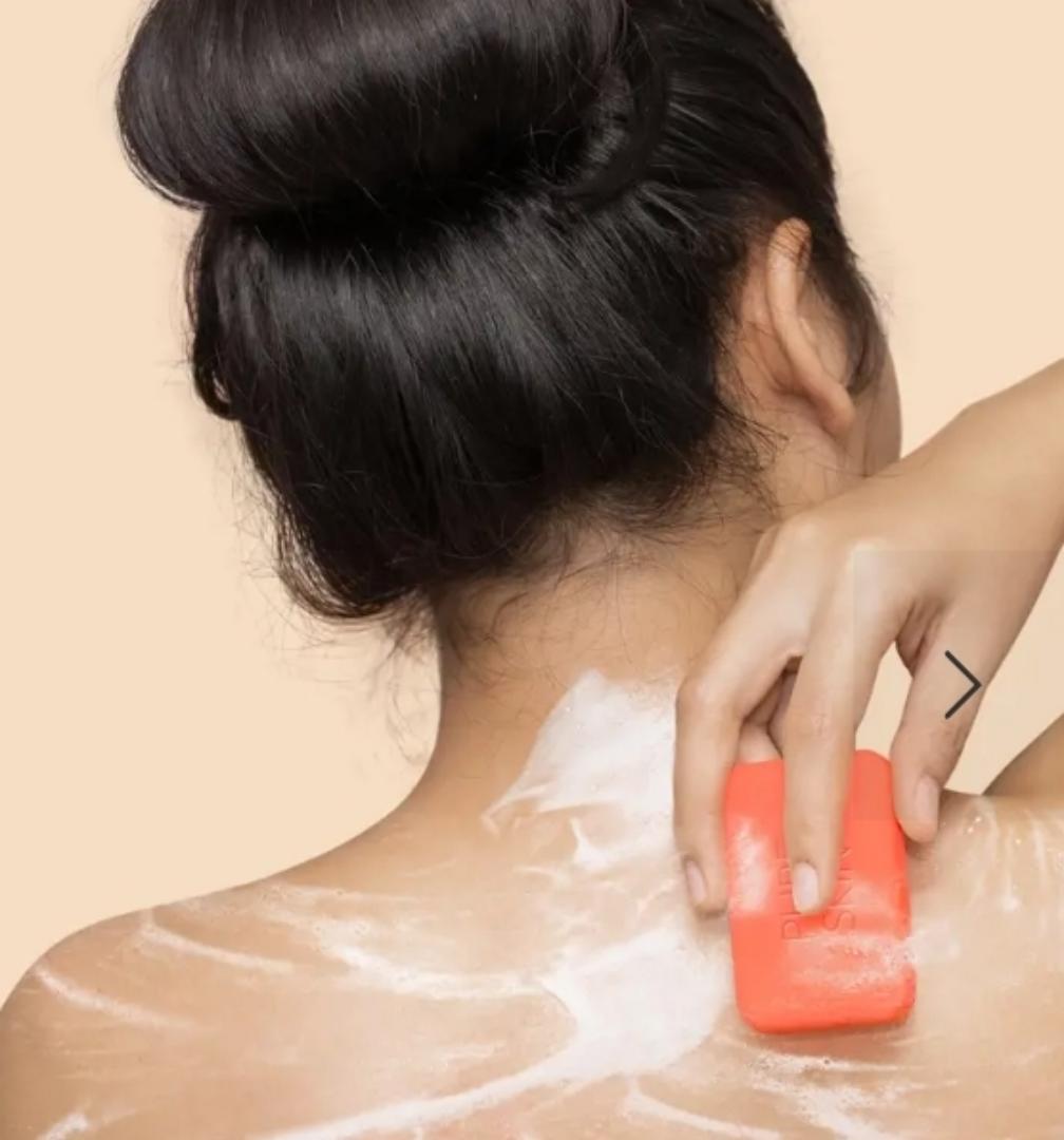 3-in-1 Clear-Out Clay Bar Cleanser.Multi-functional bar cleanser for face and body that targets blackheads, blemishes and bacne. Designed to delicately cleanse, exfoliate skin and purify clogged pores