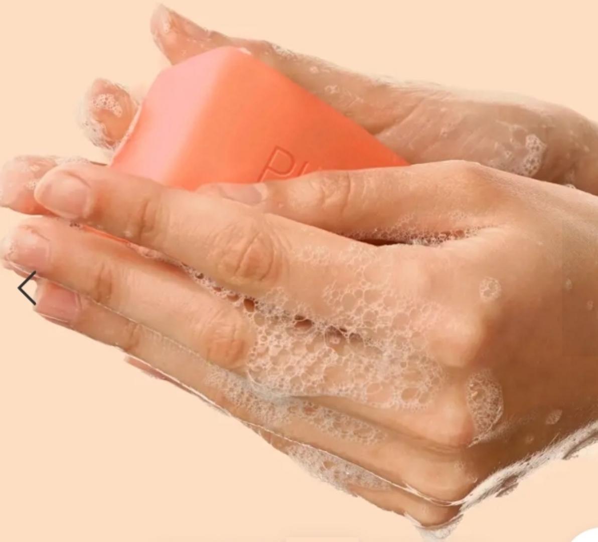 3-in-1 Clear-Out Clay Bar Cleanser.Multi-functional bar cleanser for face and body that targets blackheads, blemishes and bacne. Designed to delicately cleanse, exfoliate skin and purify clogged pores