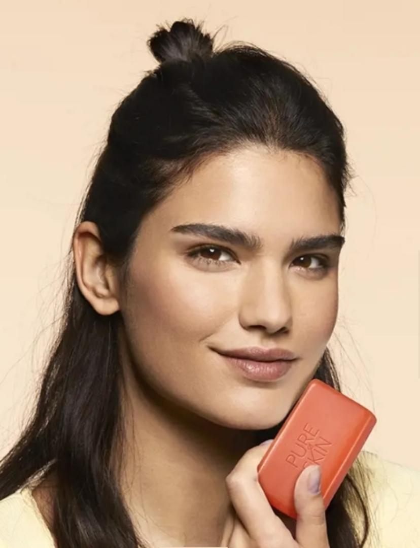 3-in-1 Clear-Out Clay Bar Cleanser.Multi-functional bar cleanser for face and body that targets blackheads, blemishes and bacne. Designed to delicately cleanse, exfoliate skin and purify clogged pores