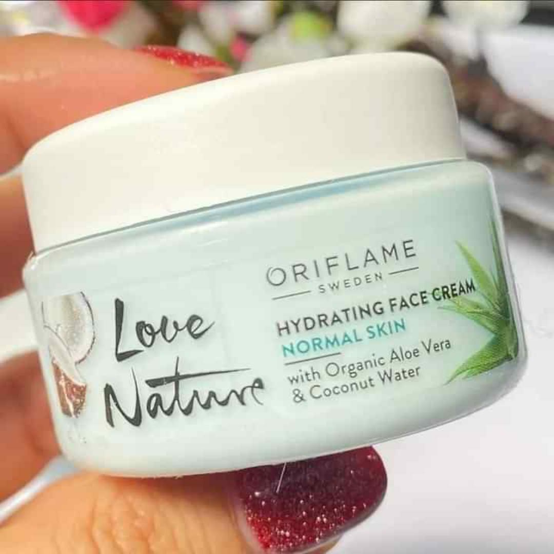 Oriflame Love Nature Refreshing Skin set that contain Cleanser,Toner,2 in 1 mask and day cream for a Normal skin for any age.Ingredients are aloe Vera and coconut water for a good looking younger skin