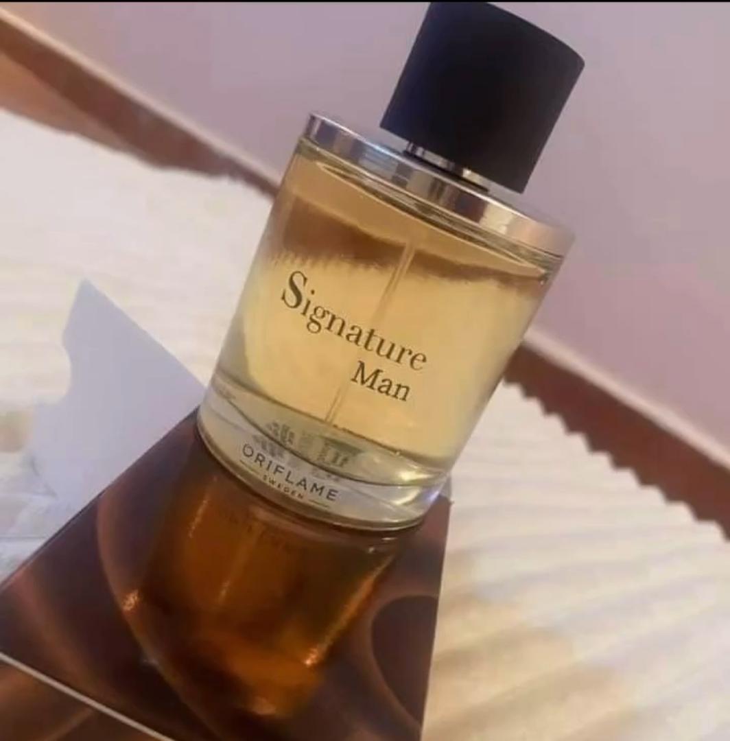ORIFLAME SIGNATURE MAN PERFUME.WOODY & FRUITY OUTSTANDING PERFUME FOR AN OUTSTANDING MAN THAT WILL LAST THE WHOLE DAYRepresenting a man of creativity and culture. Woody and fruity Signature is a fragr