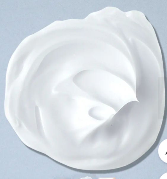 Glow Essentials Body Lotion with Vitamins E & B3 is a body lotion designed to moisturise, protect and provide glowing skin. With Vitamin B3 that helps to even out skin tone and antioxidant Vitamin E.