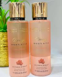 Berry's Weekend Pink Edition Fragrance Mist Brume Parfumee 250ml/8.4 fl oz Berries Weekend Pink Edition Offers a Sweet and Fruity Scent