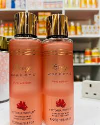 Berry's Weekend Pink Edition Fragrance Mist Brume Parfumee 250ml/8.4 fl oz Berries Weekend Pink Edition Offers a Sweet and Fruity Scent