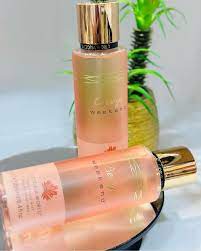 Berry's Weekend Pink Edition Fragrance Mist Brume Parfumee 250ml/8.4 fl oz Berries Weekend Pink Edition Offers a Sweet and Fruity Scent