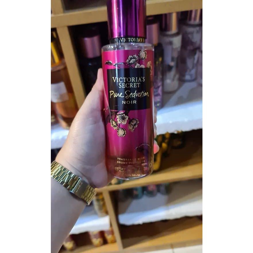 Victoria's Secret Velvet Petals Noir Fragrance Mist 250ml Victoria's Secret Velvet Petals Noir Perfumed Body Splash Floral-fruity-gourmand Fragrance