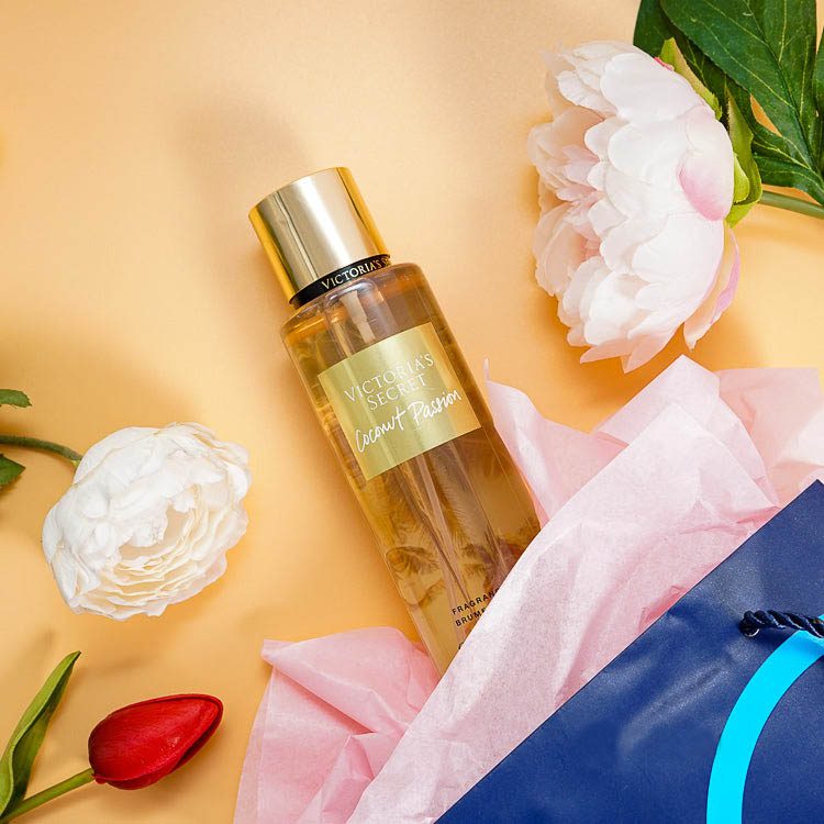 Victoria's Secret Coconut Passion Fragrance Mist 250ml Victoria's Secret Coconut Passion Perfumed Body Splash Sweet, Tropical, and Warm Scent