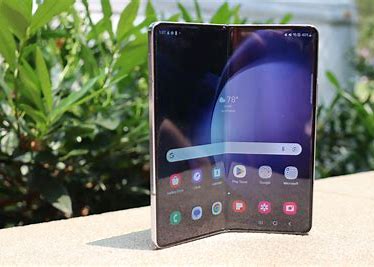 NEW SAMSUNG GALAXY Z FOLD 6 256GB STORAGE 12GB  RAM 1 YEAR DUBAI WARRRANTY