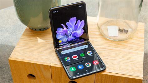 NEW SAMSUNG GALAXY Z FLIP 6 12GB RAM 256GB STORAGE 2 MONTHS WARRANTY FOR AFRICA