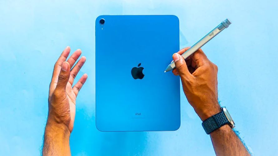NEW  iPad (10th generation) Wi-Fi + Cellular model with 64GB storage:
