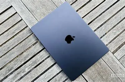 NEW MACBOOK AIR M2 13NCH DISPLAY 8GB RAM 256GB STORAGE 1 YEAR WARRANTY
