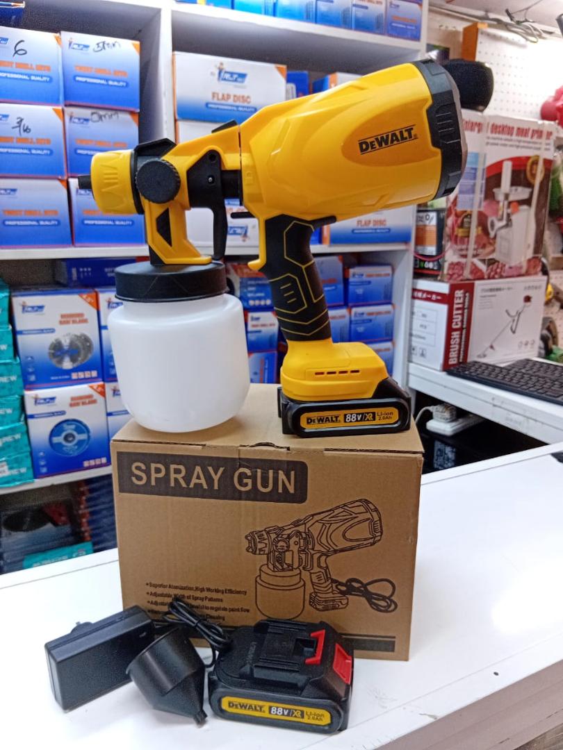 DEWALT Cordless spray Gun with 2 lithium battaries /charger