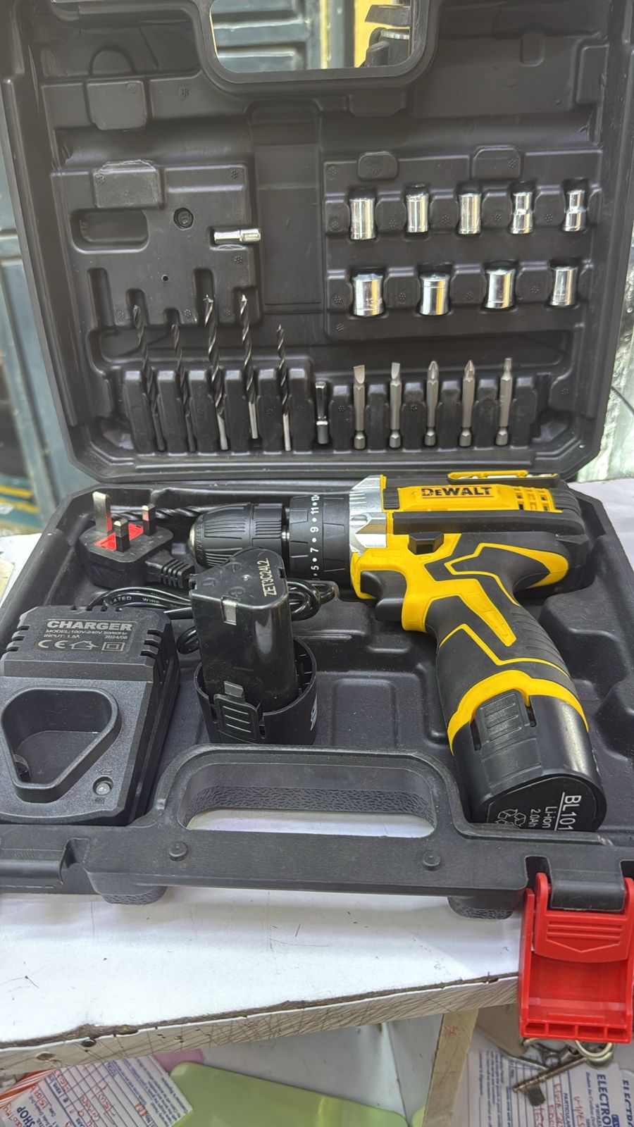 Dewalt Cordless Drill. 36V With 1 Rechargeable Battery & Bits