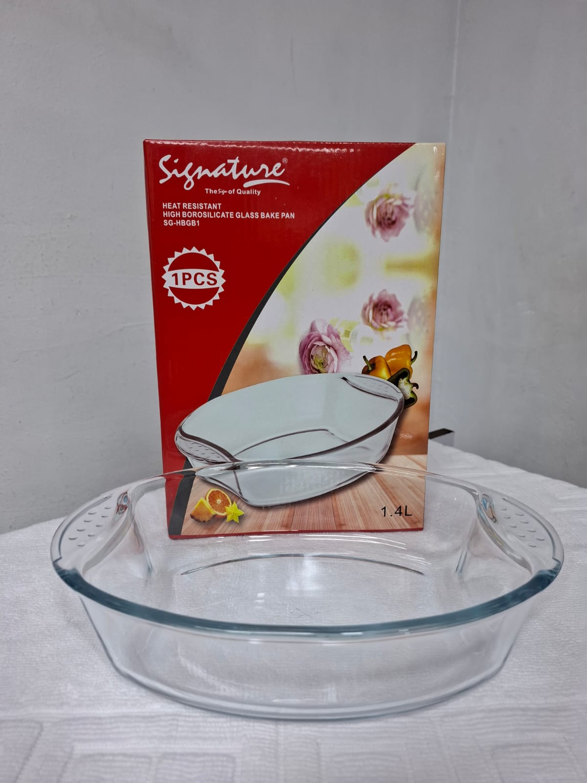 Glass bake pan Heat resistant   High borosilicate  1.4L Durable Borosilicate Glass – Highly resistant to thermal shock, making it safe for transitions from freezer to oven without cracking.
Generous 1