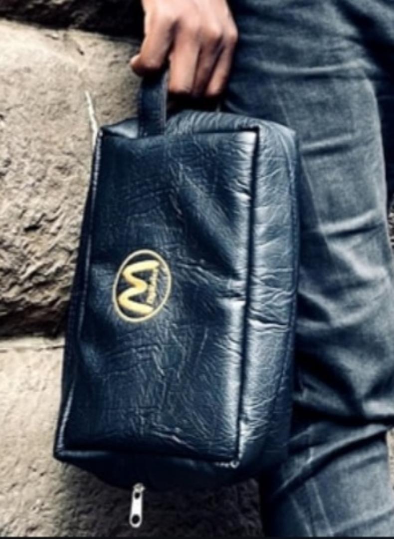 Premium Pure Leather Washbag - stylish and Waterproof Toiletry Bag for Travel and daily use