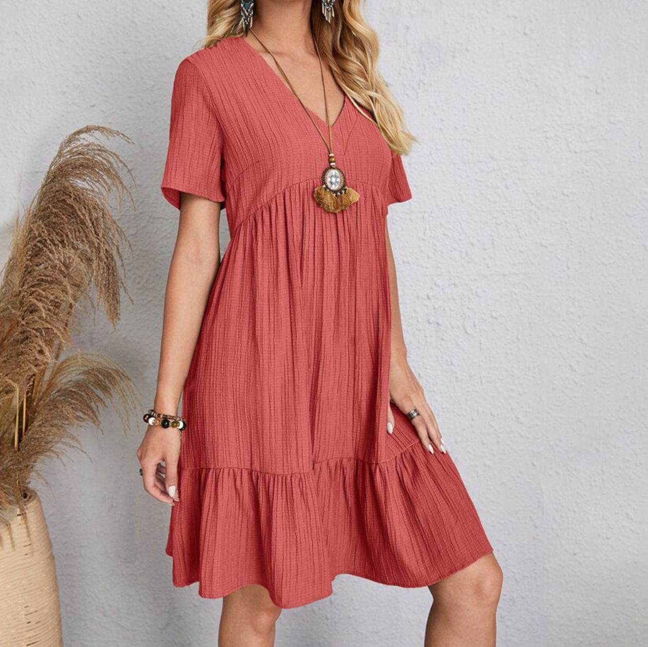 Chic Women's V-Neck Dress with Ruffle Hem - Casual Short Sleeve, Mid-Length, Stretchy Polyester Blend, Machine Washable - Perfect for Spring/Summer