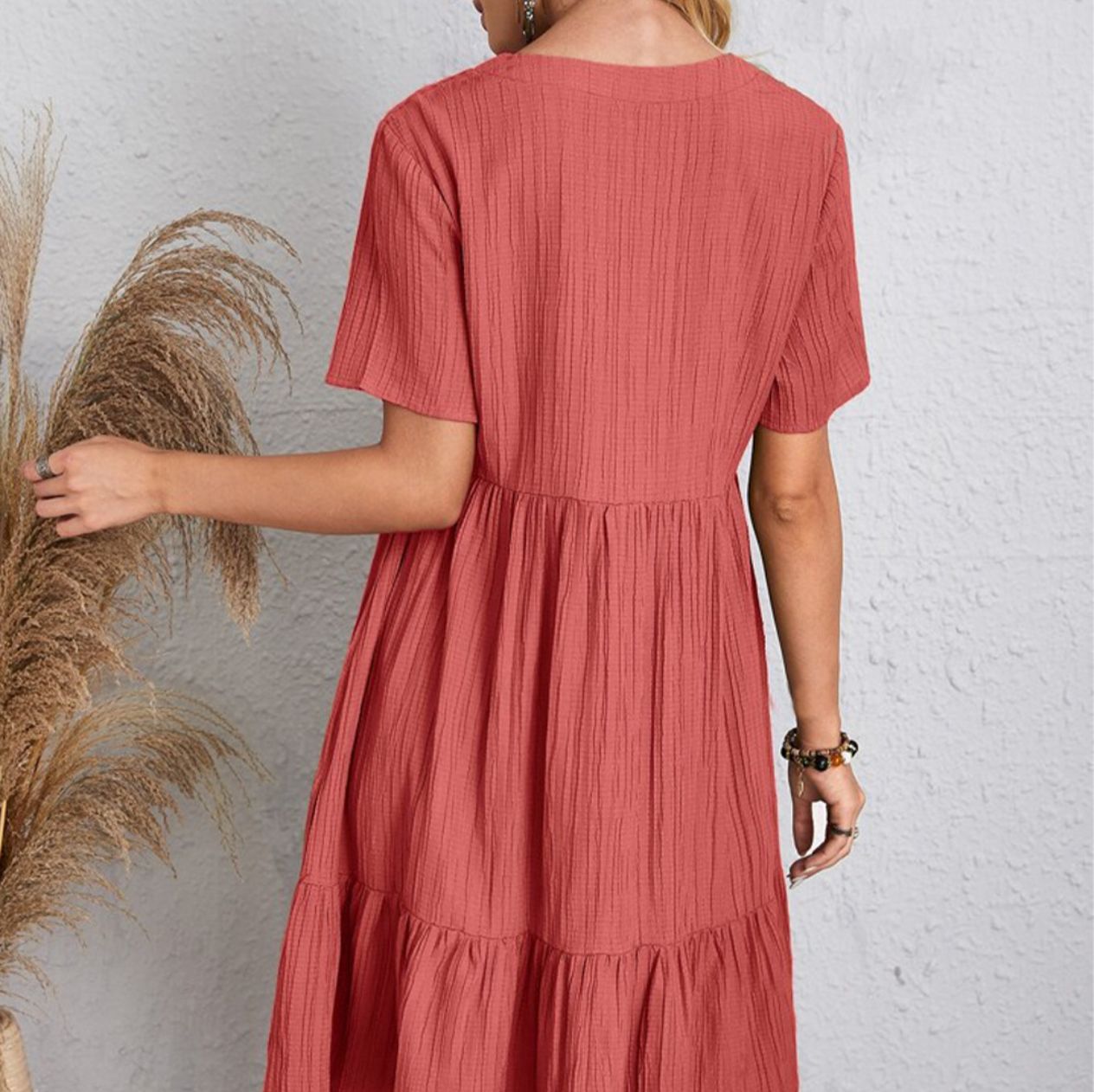 Chic Women's V-Neck Dress with Ruffle Hem - Casual Short Sleeve, Mid-Length, Stretchy Polyester Blend, Machine Washable - Perfect for Spring/Summer