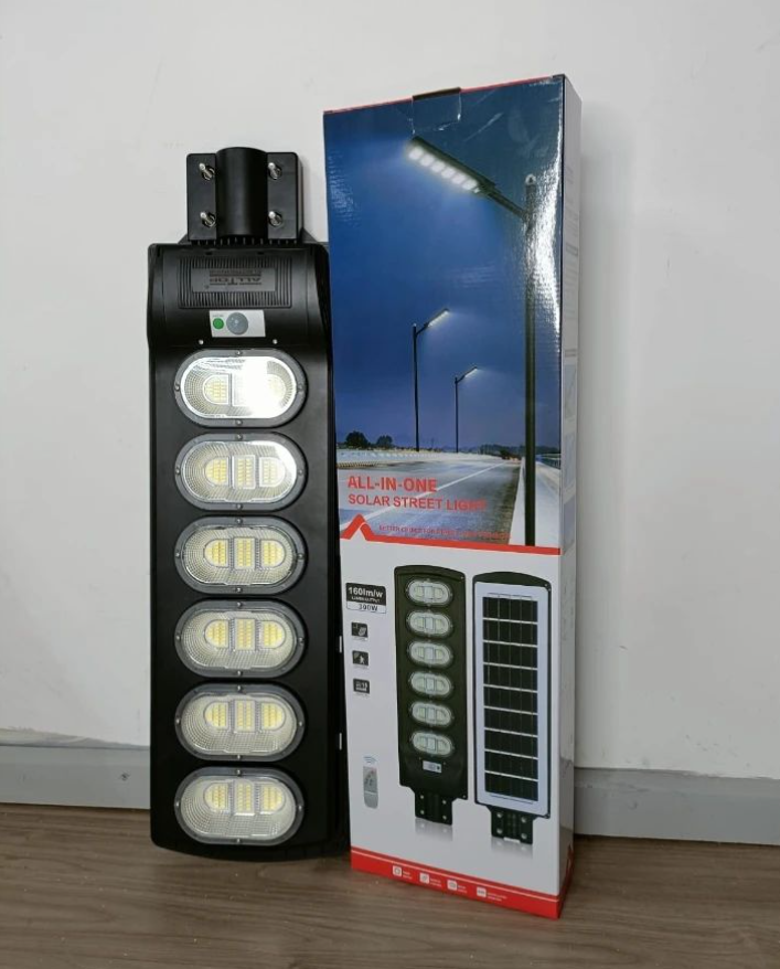 Solar Streetlight with high capacity battery