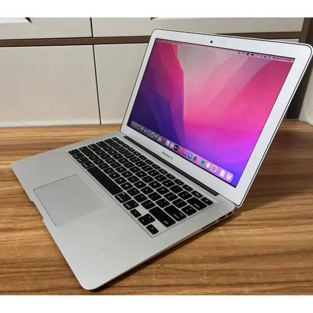 Macbook pro 2015 core i5 16gb 256GB rom  The MacBook pro 2015 Core i5 8GB RAM 256GB SSD 13.3" is a versatile, lightweight laptop that offers a powerful performance in a sleek, portable design. Whether