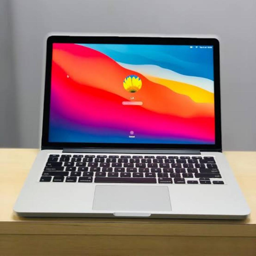 Macbook pro 2015 core i5 16gb 256GB rom  The MacBook pro 2015 Core i5 8GB RAM 256GB SSD 13.3" is a versatile, lightweight laptop that offers a powerful performance in a sleek, portable design. Whether