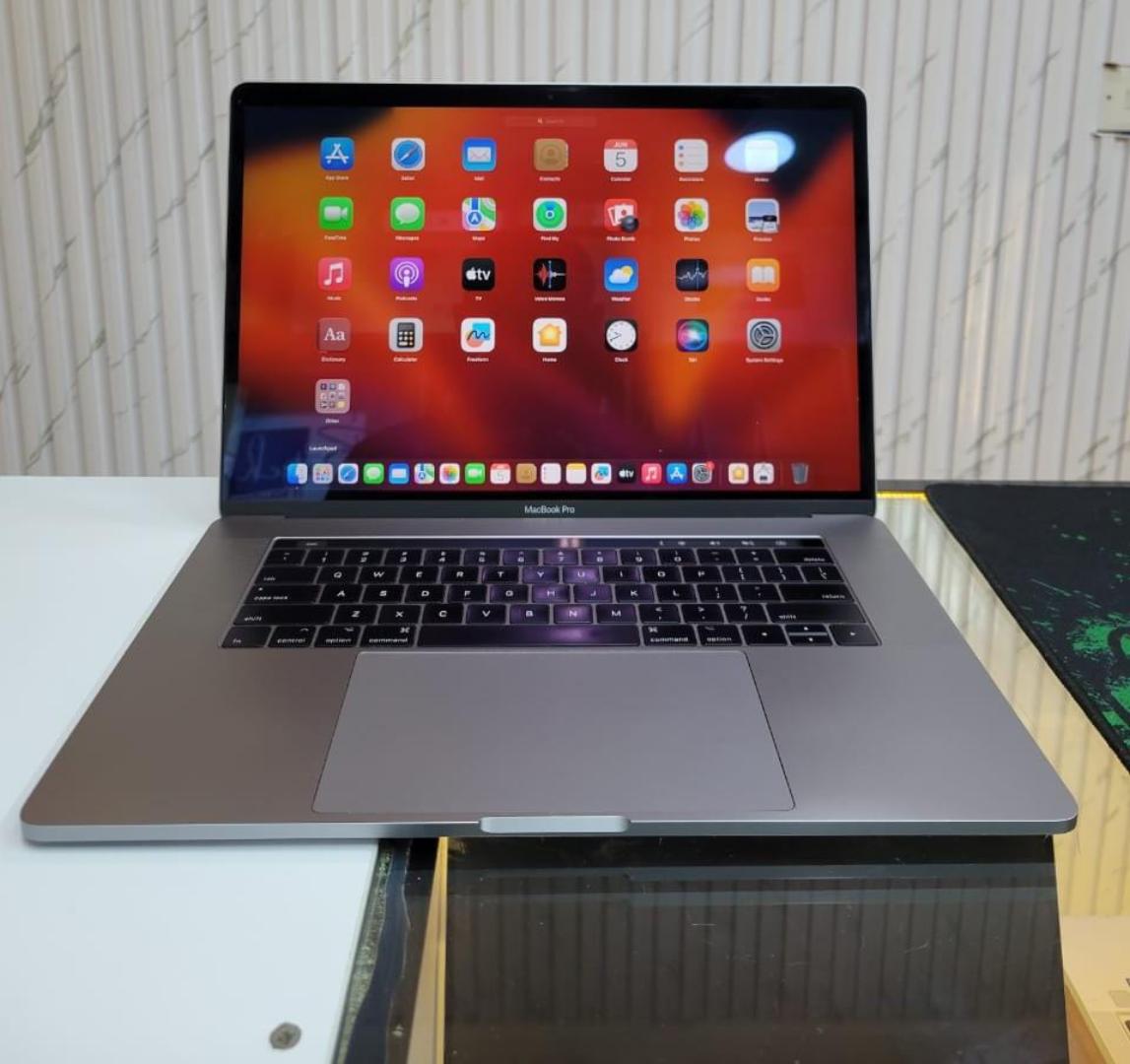 [Anniversary Deals] Macbook pro 2018, Core i9 32GB RAM 4GB RADEON GRAPHICS 512GB SSD 15", The MacBook Pro 2018 is a versatile, light laptop offer powerful performance For gaming and coding, ML,Autocad