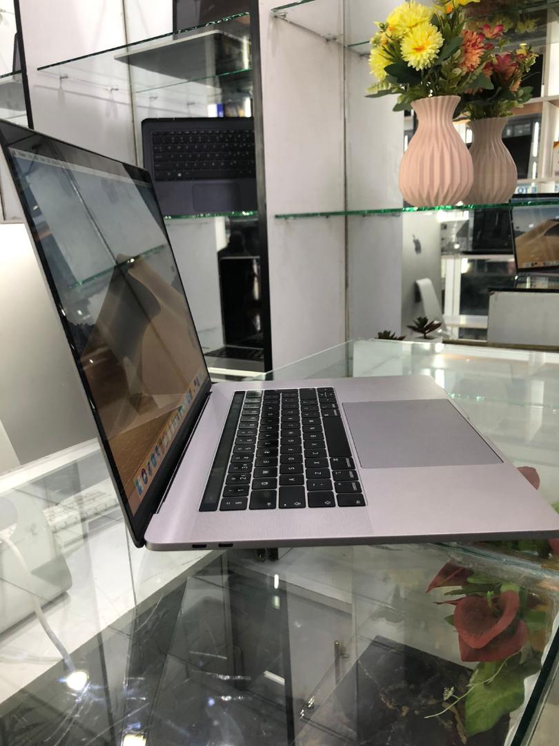 [Anniversary Deals] Macbook pro 2018, Core i9 32GB RAM 4GB RADEON GRAPHICS 512GB SSD 15", The MacBook Pro 2018 is a versatile, light laptop offer powerful performance For gaming and coding, ML,Autocad