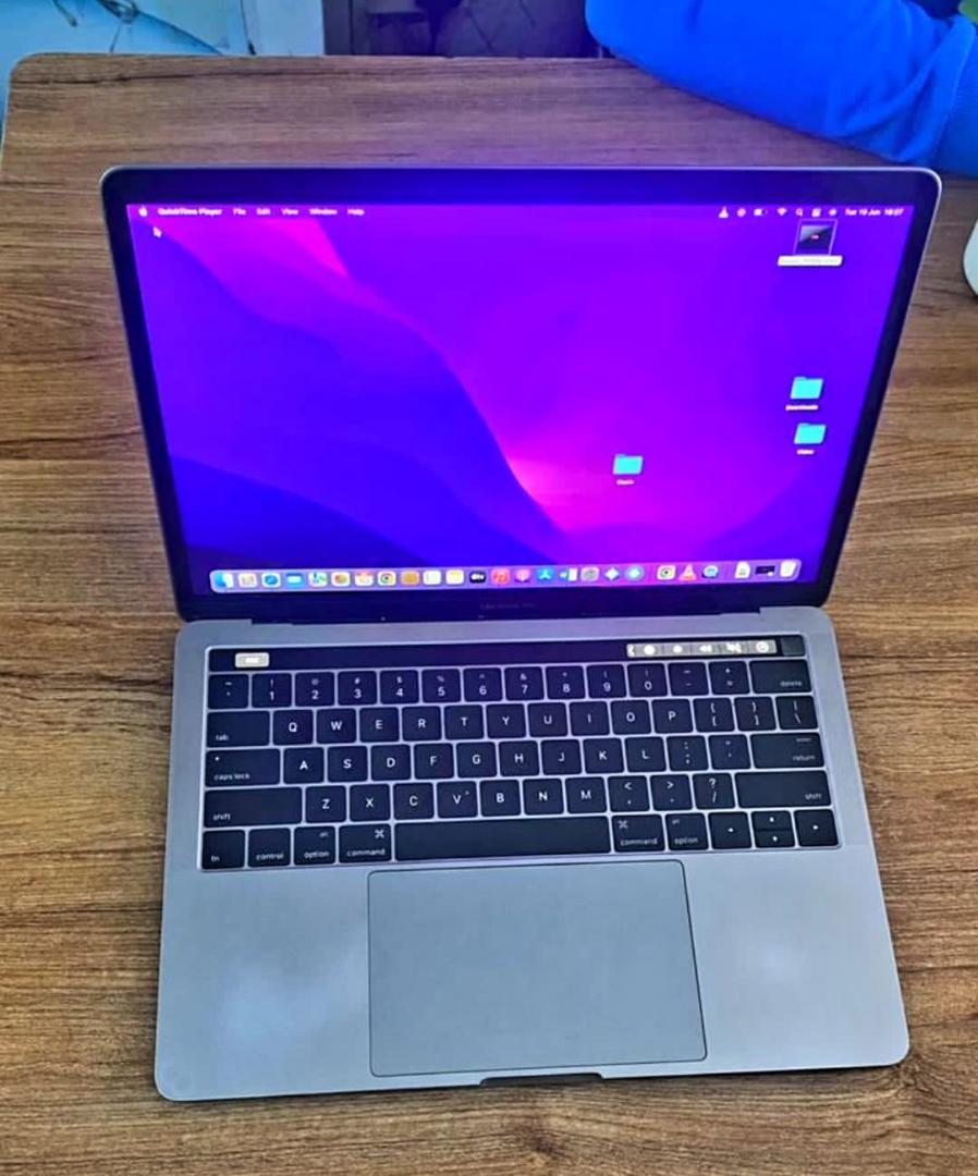 [Anniversary Deals] Macbook pro 2018, Core i9 32GB RAM 4GB RADEON GRAPHICS 512GB SSD 15", The MacBook Pro 2018 is a versatile, light laptop offer powerful performance For gaming and coding, ML,Autocad