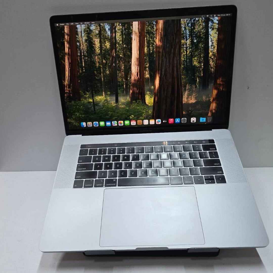 (SPECIAL OFFER) Macbook pro 2020, Core i7 16GB RAM 4 GB RADEON GRAPHICS 512 GB SSD  15" , The MacBook Pro 2018 is a versatile, light laptop offer powerful performance For gaming and coding, ML,Autocad