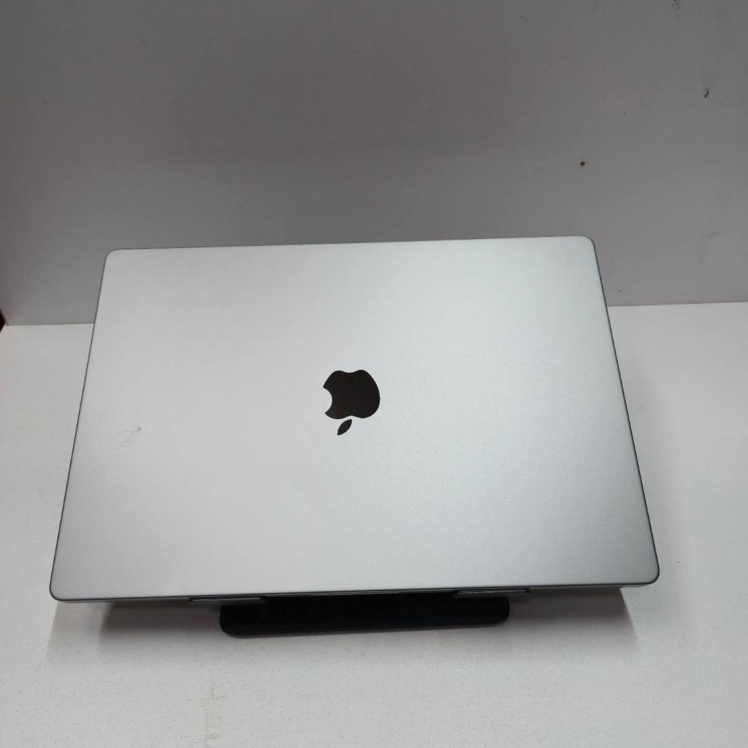 (SPECIAL OFFER) Macbook pro 2020, Core i7 16GB RAM 4 GB RADEON GRAPHICS 512 GB SSD  15" , The MacBook Pro 2018 is a versatile, light laptop offer powerful performance For gaming and coding, ML,Autocad