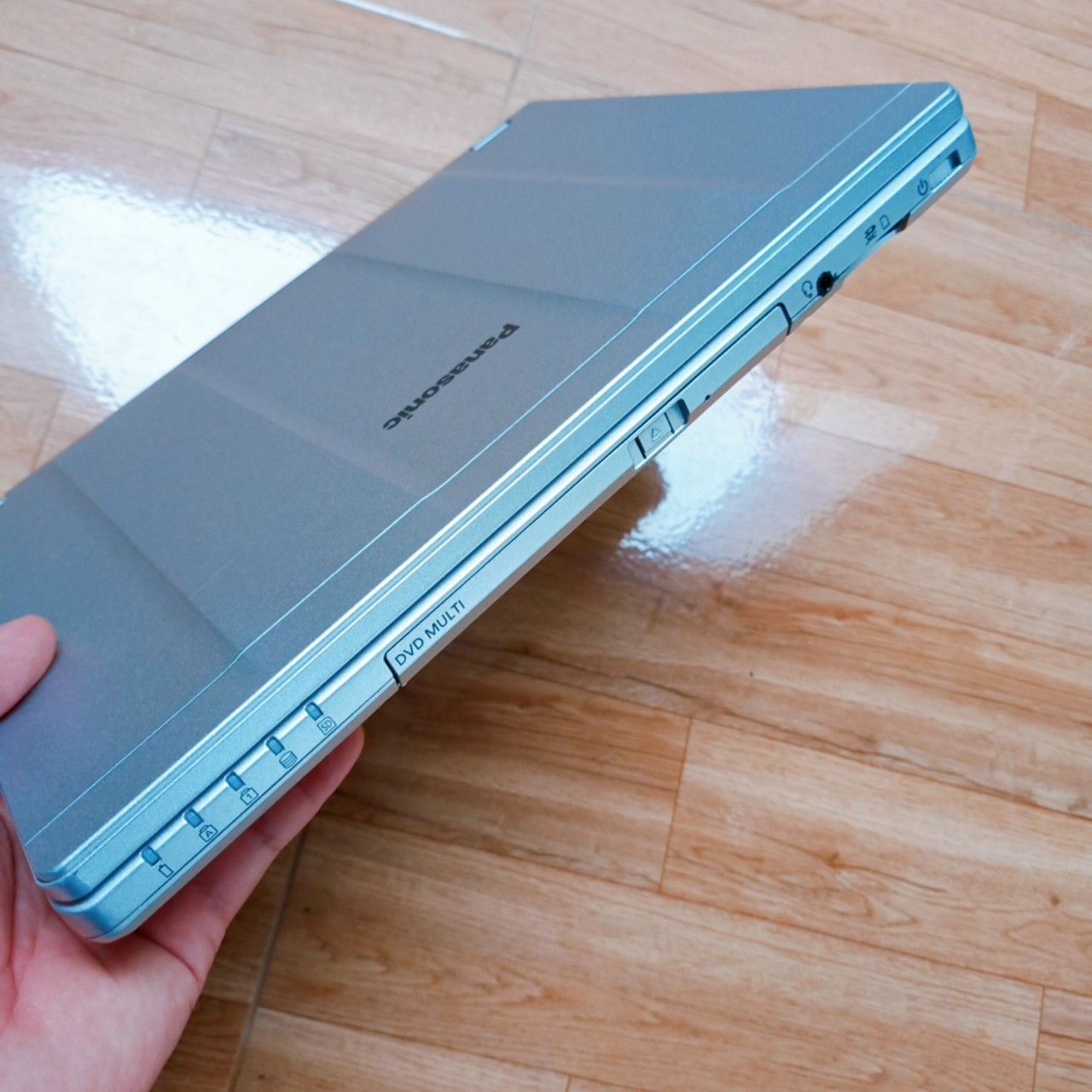 Panasonic CF-SZ5 Processor : Intel Core™ i5-6300U (Core 2 Duo ** , 2.4GHz up to 3.0 GHz, 2 Cores , 4 Threads) Memory : 8GB DDR3 SDRAM Hard Disk : SSD 256GB Intel® HD graphics 520 Display : 12.1"