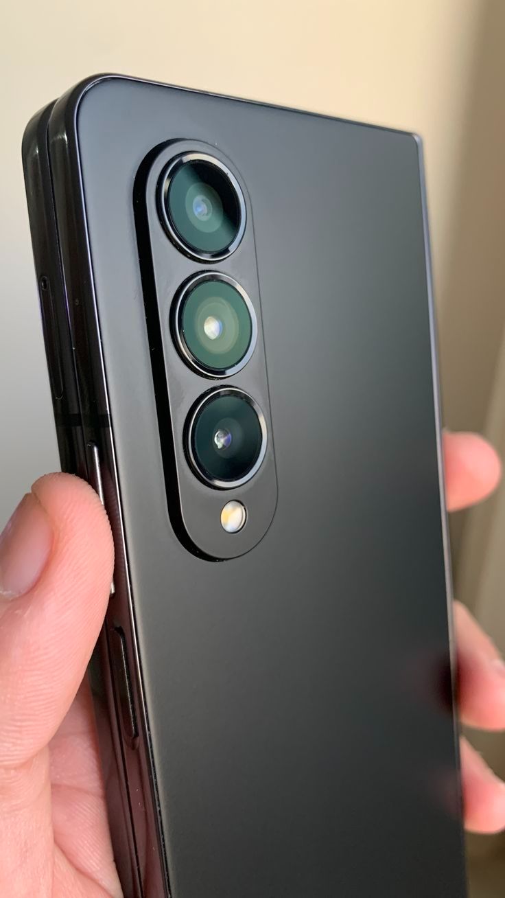 The Galaxy Z Fold 4 is powered by the latest Snapdragon 8+ Gen 1 processor with Adreno 670 GPU. The phone has 12GB RAM with either 256 GB or 512GB of internal storage and all this is powered by a 4400