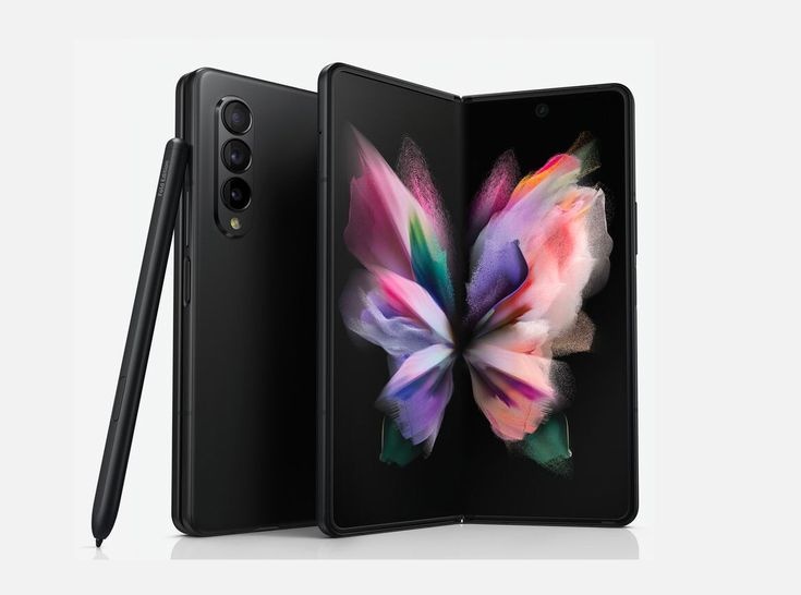 The Galaxy Z Fold 3 is powered by the latest Snapdragon 8+ Gen 1 processor with Adreno 670 GPU. The phone has 12GB RAM with either 256 GB or 512GB of internal storage and all this is powered by a 4400